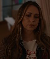 9-1-1-S08E17-100.jpg