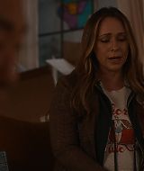 9-1-1-S08E17-115.jpg