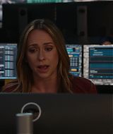 9-1-1-S08E17-134.jpg