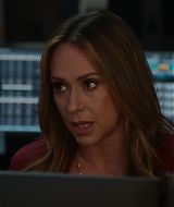 9-1-1-S08E17-140.jpg