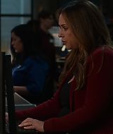 9-1-1-S08E17-163.jpg