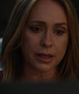 9-1-1-S08E17-170.jpg