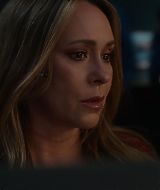 9-1-1-S08E17-182.jpg