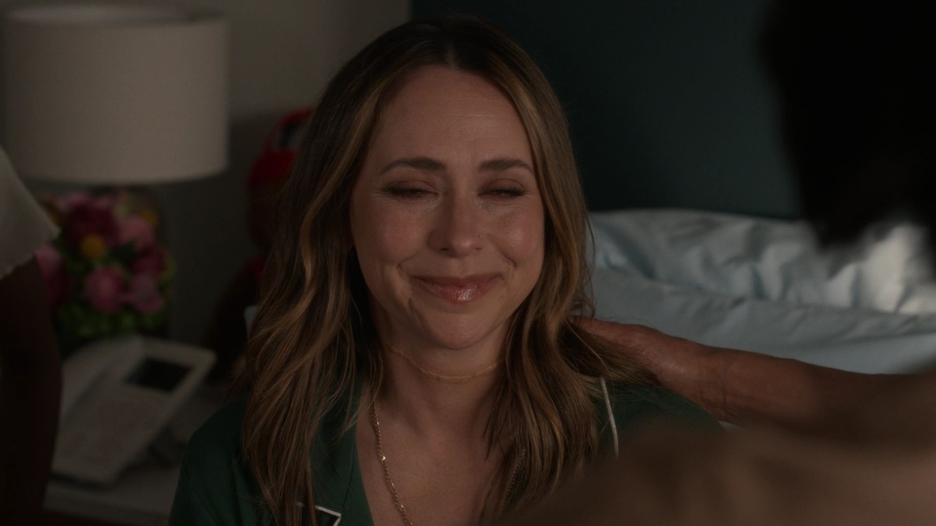 9-1-1-S08E18-125.jpg