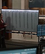 9-1-1-S08E18-018.jpg