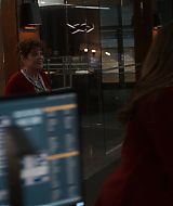 9-1-1-S08E18-024.jpg