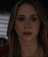9-1-1-S08E18-053.jpg