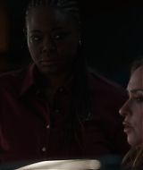 9-1-1-S08E18-076.jpg