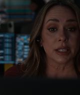 9-1-1-S08E18-085.jpg