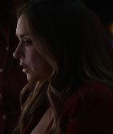 9-1-1-S08E18-089.jpg
