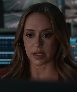 9-1-1-S08E18-100.jpg