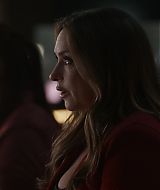 9-1-1-S08E18-103.jpg