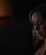 9-1-1-S08E18-105.jpg