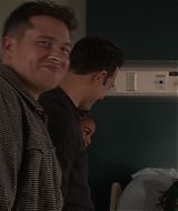 9-1-1-S08E18-114.jpg